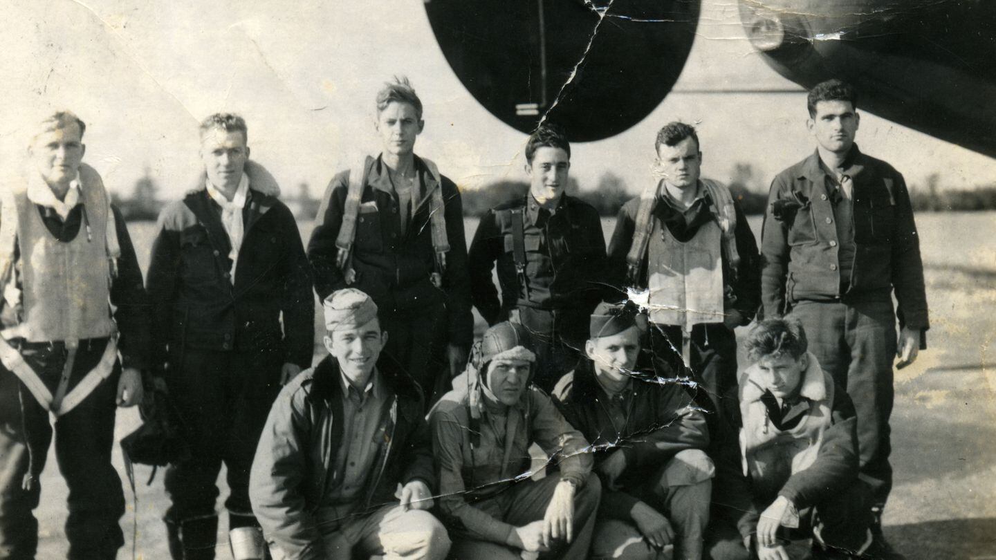 Pincus Mansfield, bottom left, with his crew. (Courtesy of Howard Mansfield)