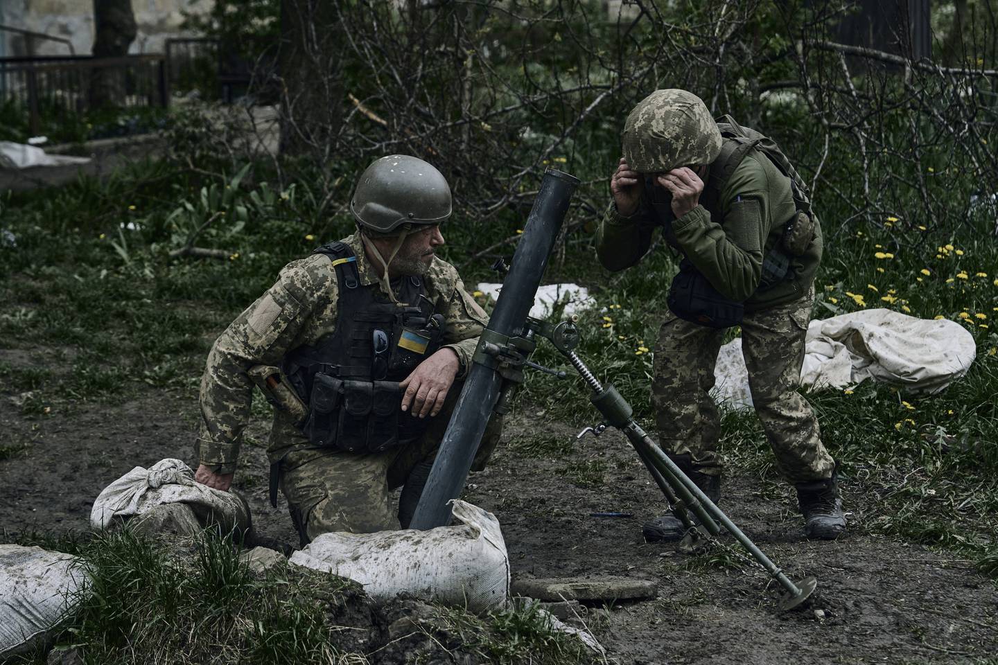 Ukrainian soldiers prepare to fire on the frontline near Avdiivka, an eastern city where fierce battles against Russian forces have been taking place, in the Donetsk region, Ukraine, Friday, April 28, 2023.