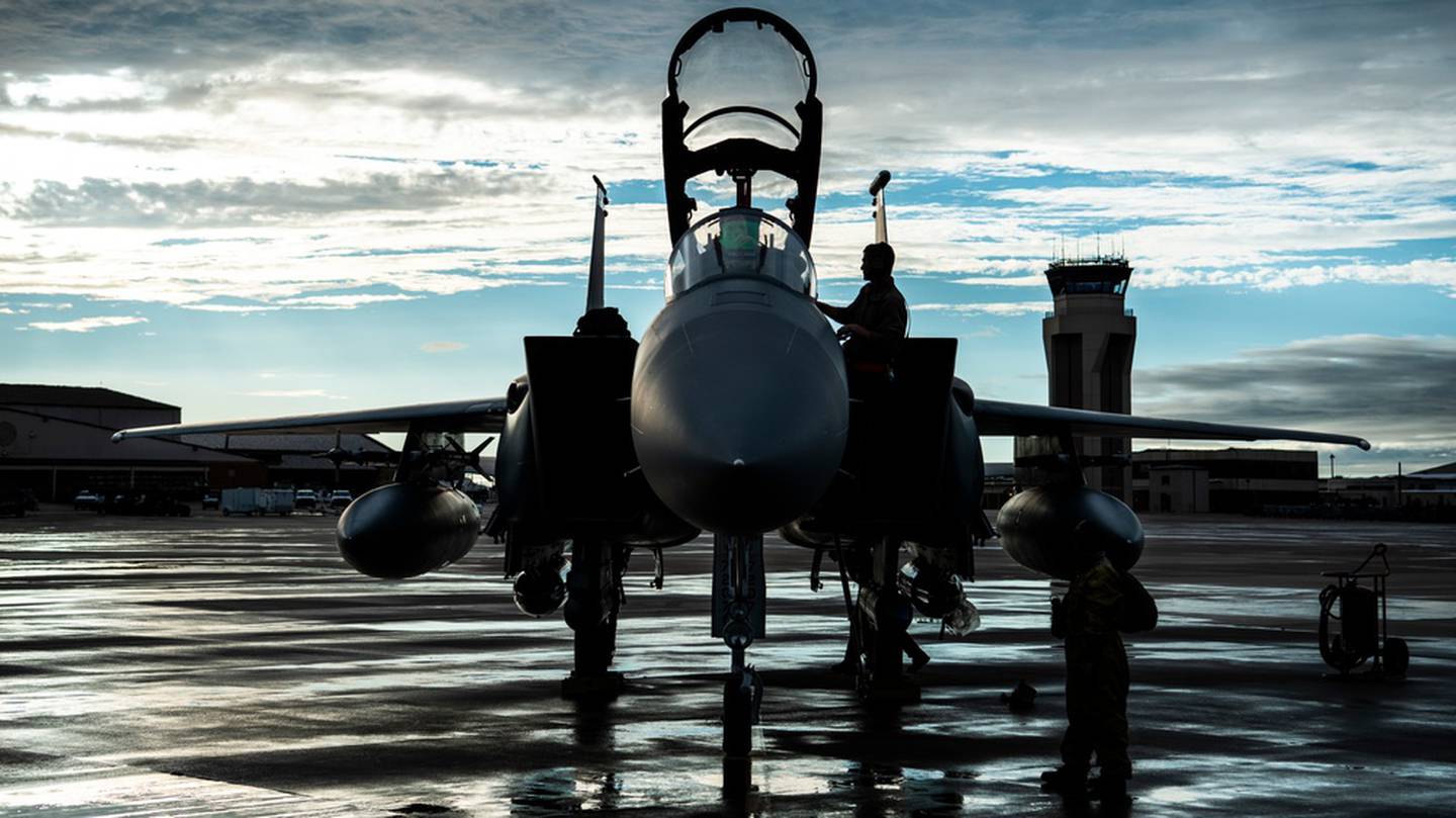 A U.S. Air Force crew chief from the 389th Fighter Squadron receives an F-15E Strike Eagle from Mountain Home Air Force Base, Idaho, after arriving at Tyndall Air Force Base, Florida, Oct. 24, 2020. The 389th FS is participating in Agile Flag 21-1, which is an experimental exercise that tests the new lead wing command design for deployed environments. (Senior Airman Andrew Kobialka/Air Force)