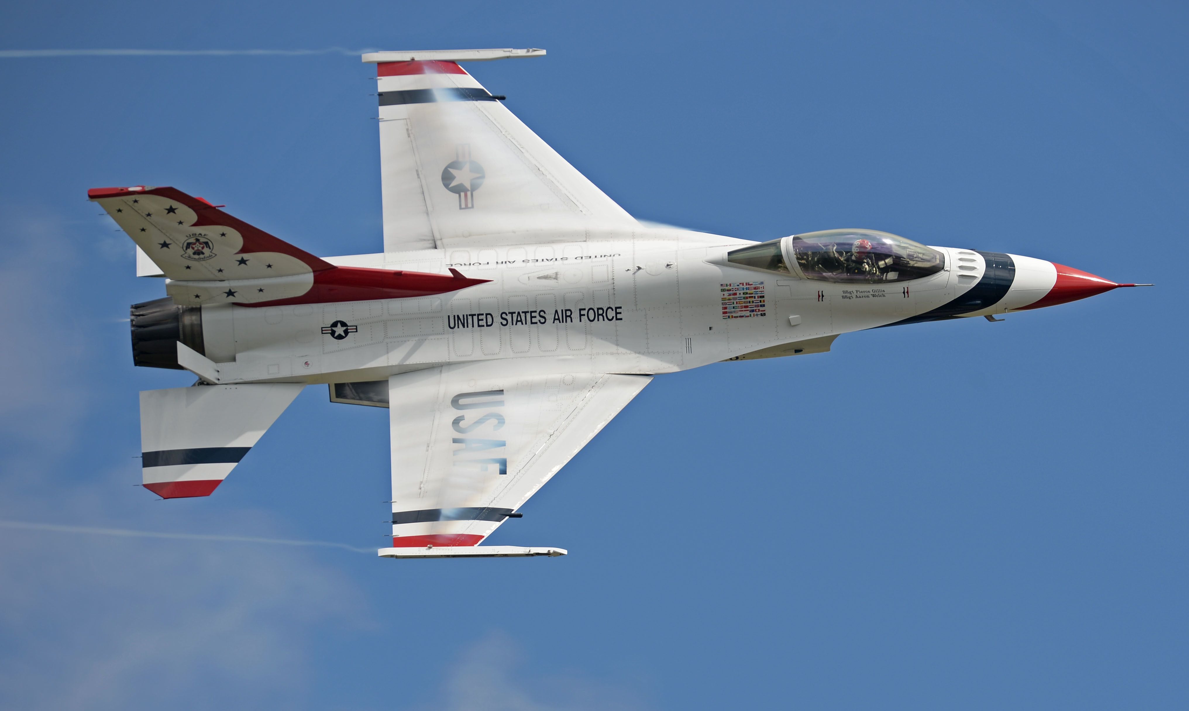 Thunderbirds F-16 crashes following Air Force Academy graduation; pilot  reported safe