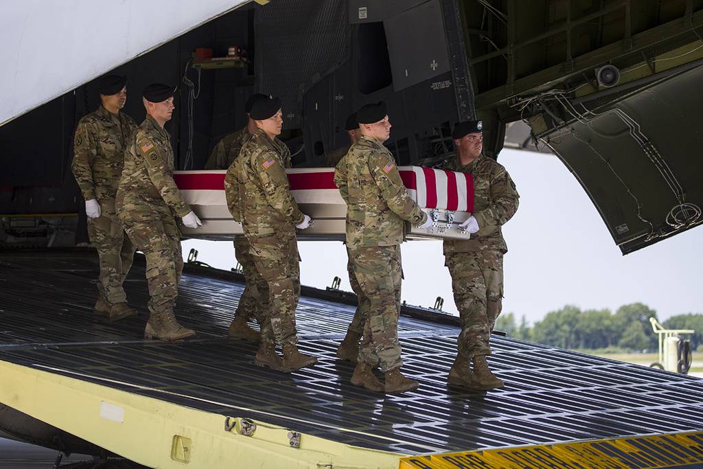 An Army carry team moves a transfer case containing the remains of Army Sgt. 1st Class Elliott J. Robbins, at Dover Air Force Base, Del
