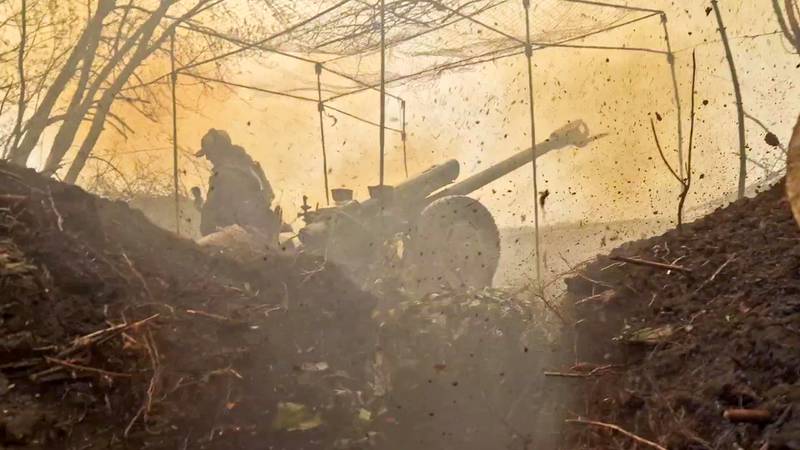 Troops with Ukraine’s 80th Air Assault Brigade firing a D-30 Howitzer toward Russian forces in Bakhmut. April 19, 2023. Tom Mutch special to Military Times